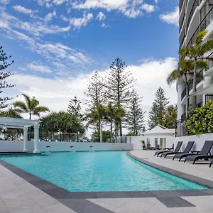 4* Апарт-отель Mantra Coolangatta Beach